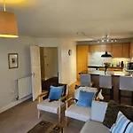 Stunning 2 Bed Appt With Parking 5 Mins J42 M6 Lejlighed *