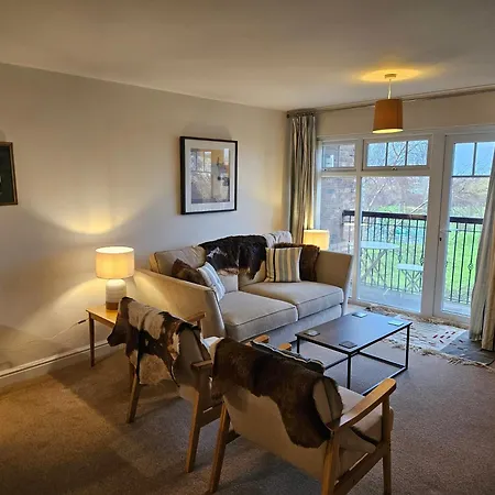 Stunning 2 Bed Appt With Parking 5 Mins J42 M6 *