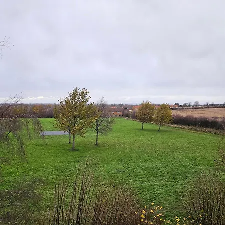 Stunning 2 Bed Appt With Parking 5 Mins J42 M6