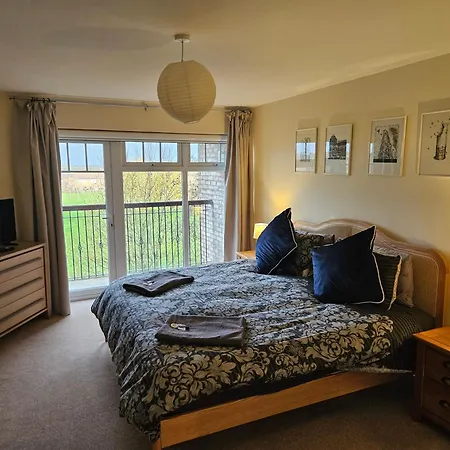 Stunning 2 Bed Appt With Parking 5 Mins J42 M6 Apartamento