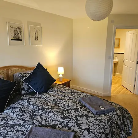 Stunning 2 Bed Appt With Parking 5 Mins J42 M6 * Carlisle (Cumbria)