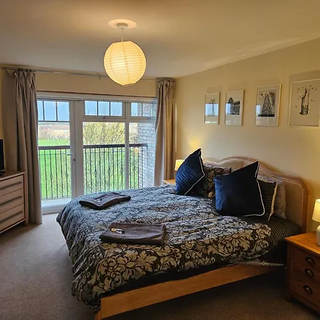 Stunning 2 Bed Appt With Parking 5 Mins J42 M6 Apartman