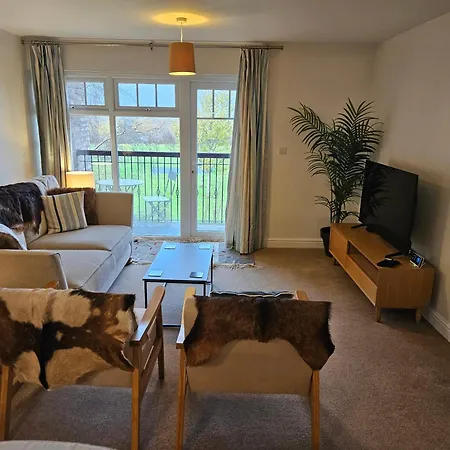Stunning 2 Bed Appt With Parking 5 Mins J42 M6 *