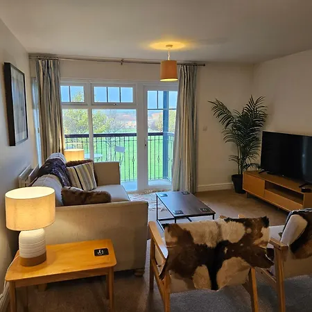 Stunning 2 Bed Appt With Parking 5 Mins J42 M6 *