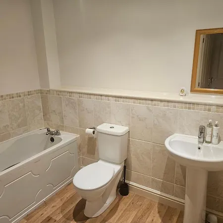 Stunning 2 Bed Appt With Parking 5 Mins J42 M6