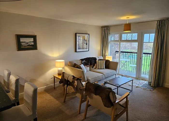 Stunning 2 Bed Appt With Parking 5 Mins J42 M6 شقة *