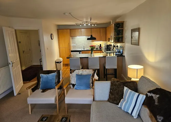 Stunning 2 Bed Appt With Parking 5 Mins J42 M6 *