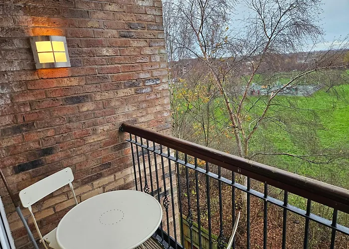 Stunning 2 Bed Appt With Parking 5 Mins J42 M6