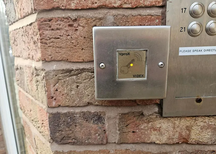 Stunning 2 Bed Appt With Parking 5 Mins J42 M6 * Carlisle (Cumbria)