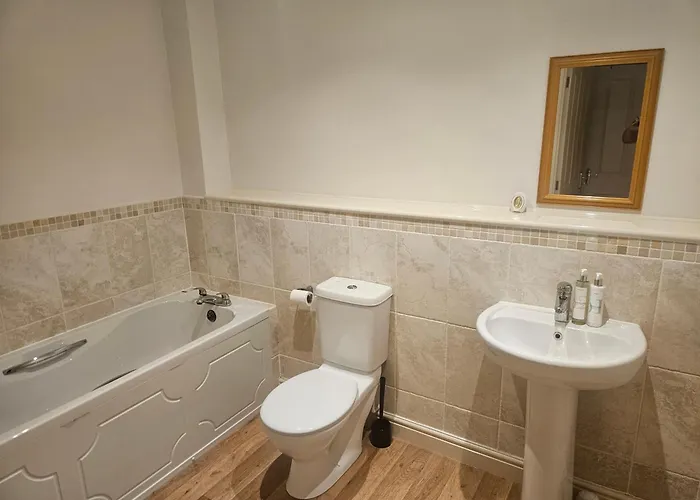 Stunning 2 Bed Appt With Parking 5 Mins J42 M6